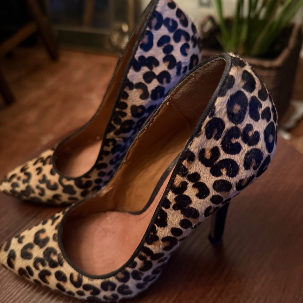 Shoes - Picture 2 of 5
